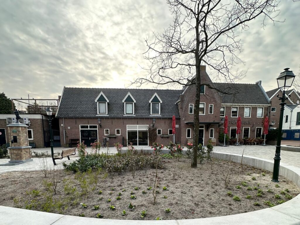 Kerkplein Castricum 13